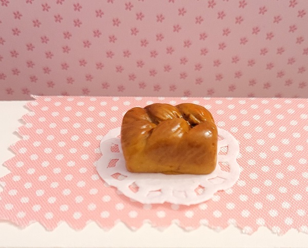 pain de mie miniatures accessoires maisons de poupées vitrines polymère