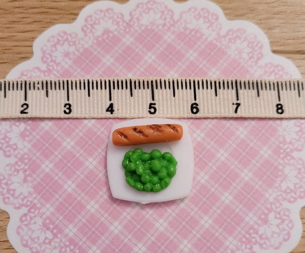 assiette petits pois saucisse miniatures accessoires maisons de poupées maisons poupées