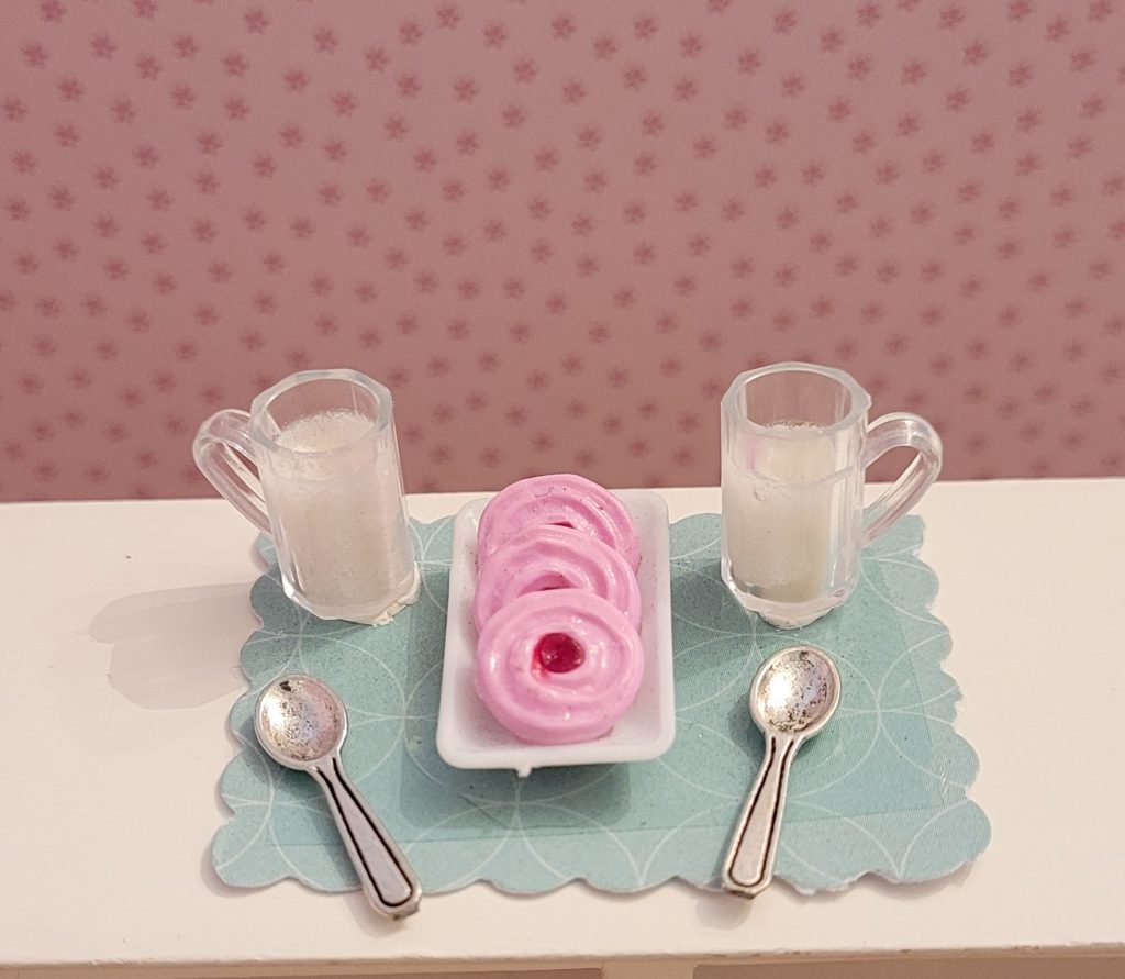 2 verres de lait miniatures accessoires maisons de poupées